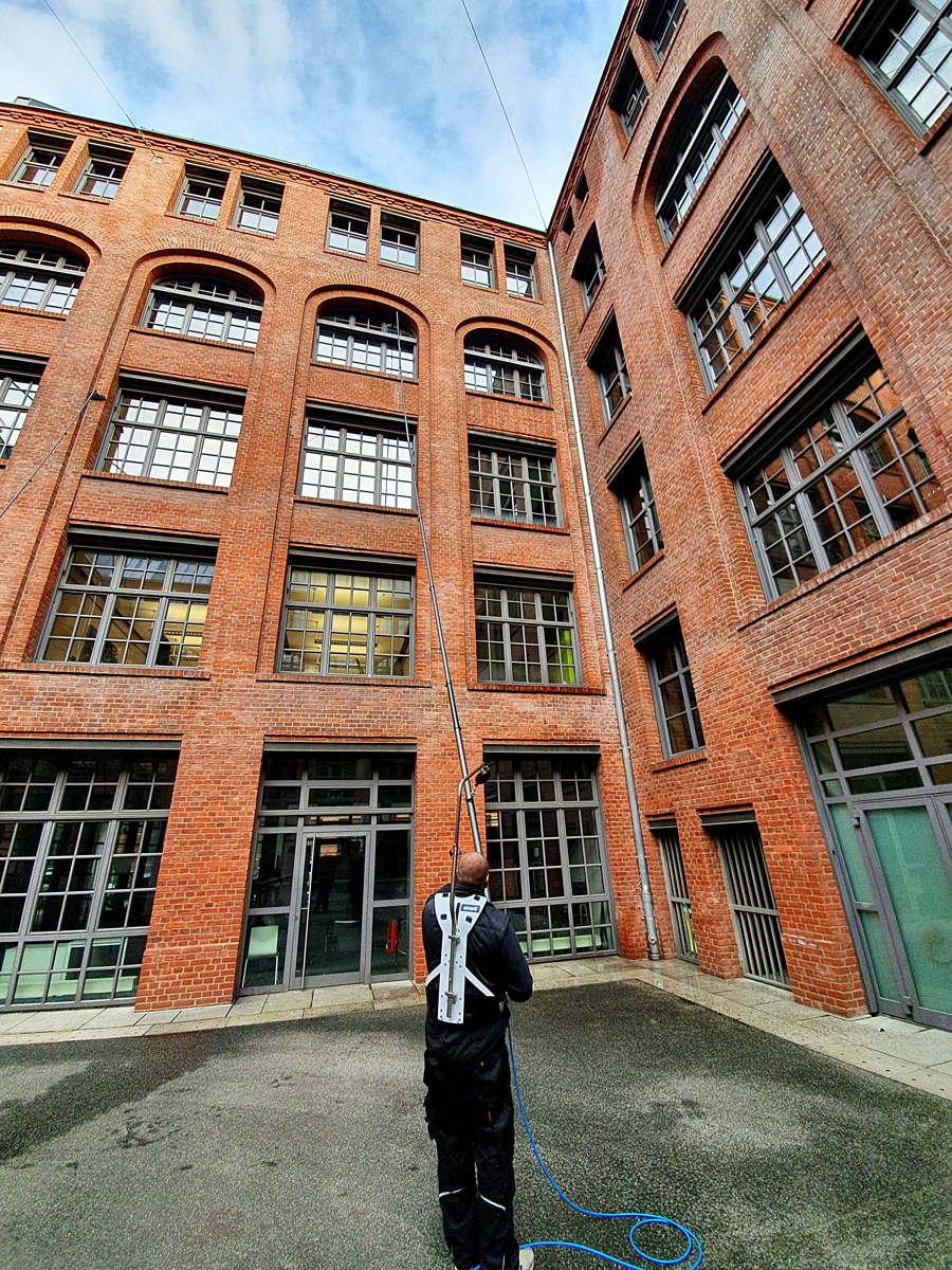 Osmose Glasreinigung mit Teleskopstangen